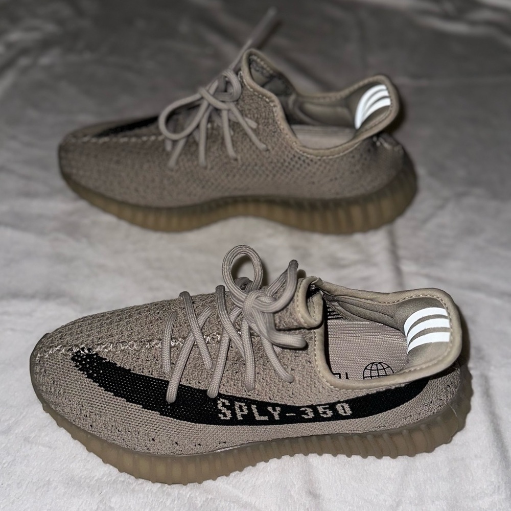 YEEZY size 6 - Picture 3 of 5